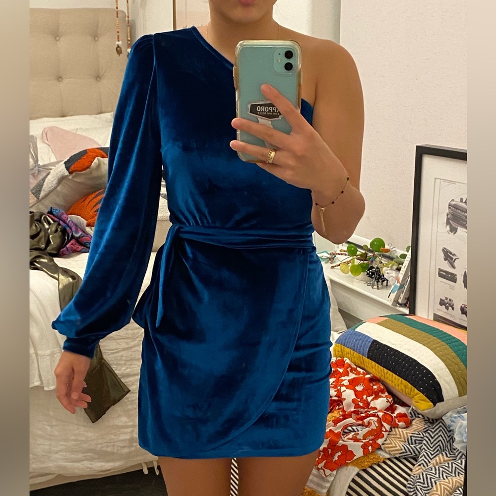 Cloud Ten one shoulder dress 🦋